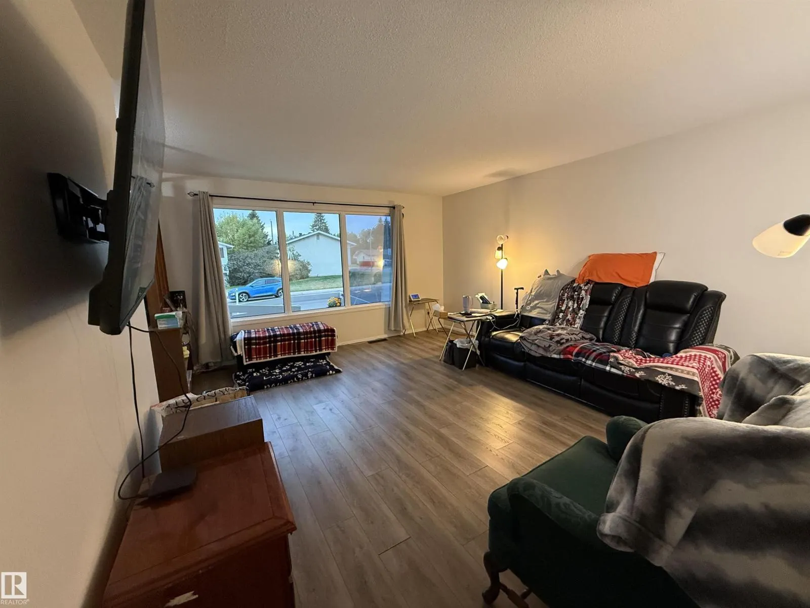 3512 114 AV NW