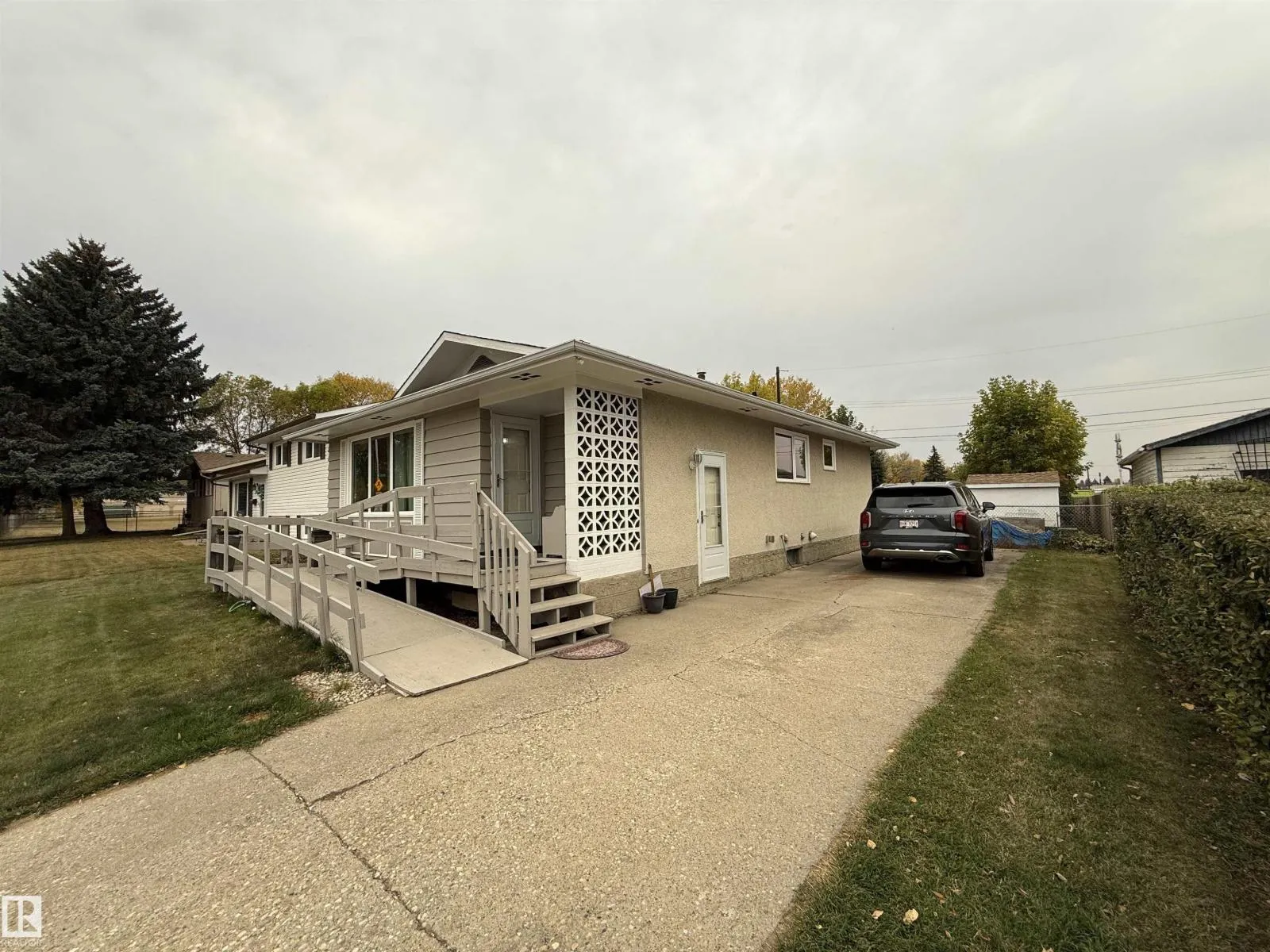 3512 114 AV NW