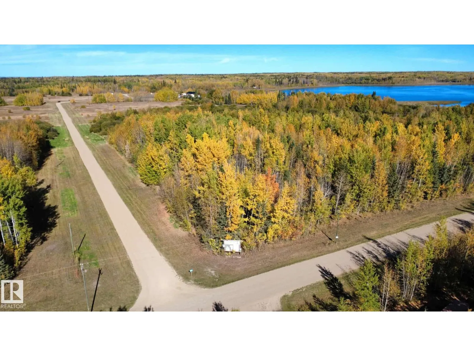 2 Bechthold Bay , Skeleton Lake