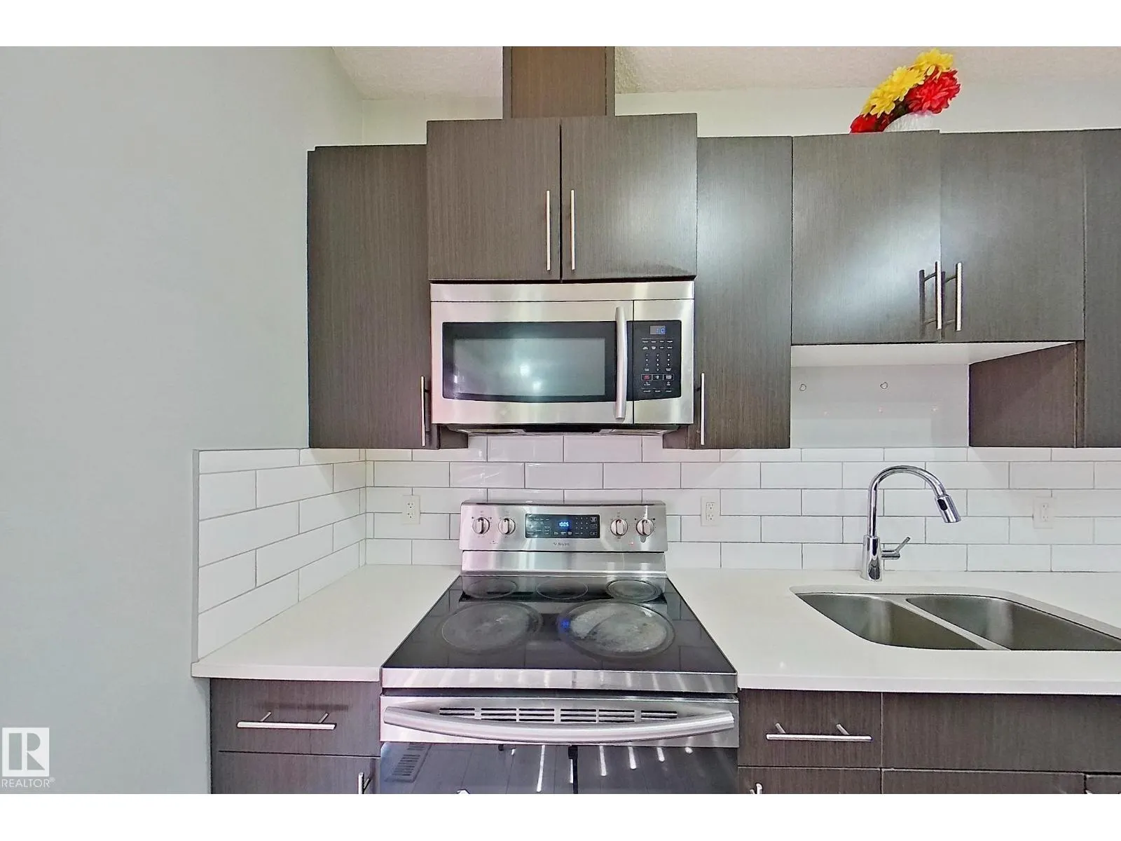 1221 27 ST NW