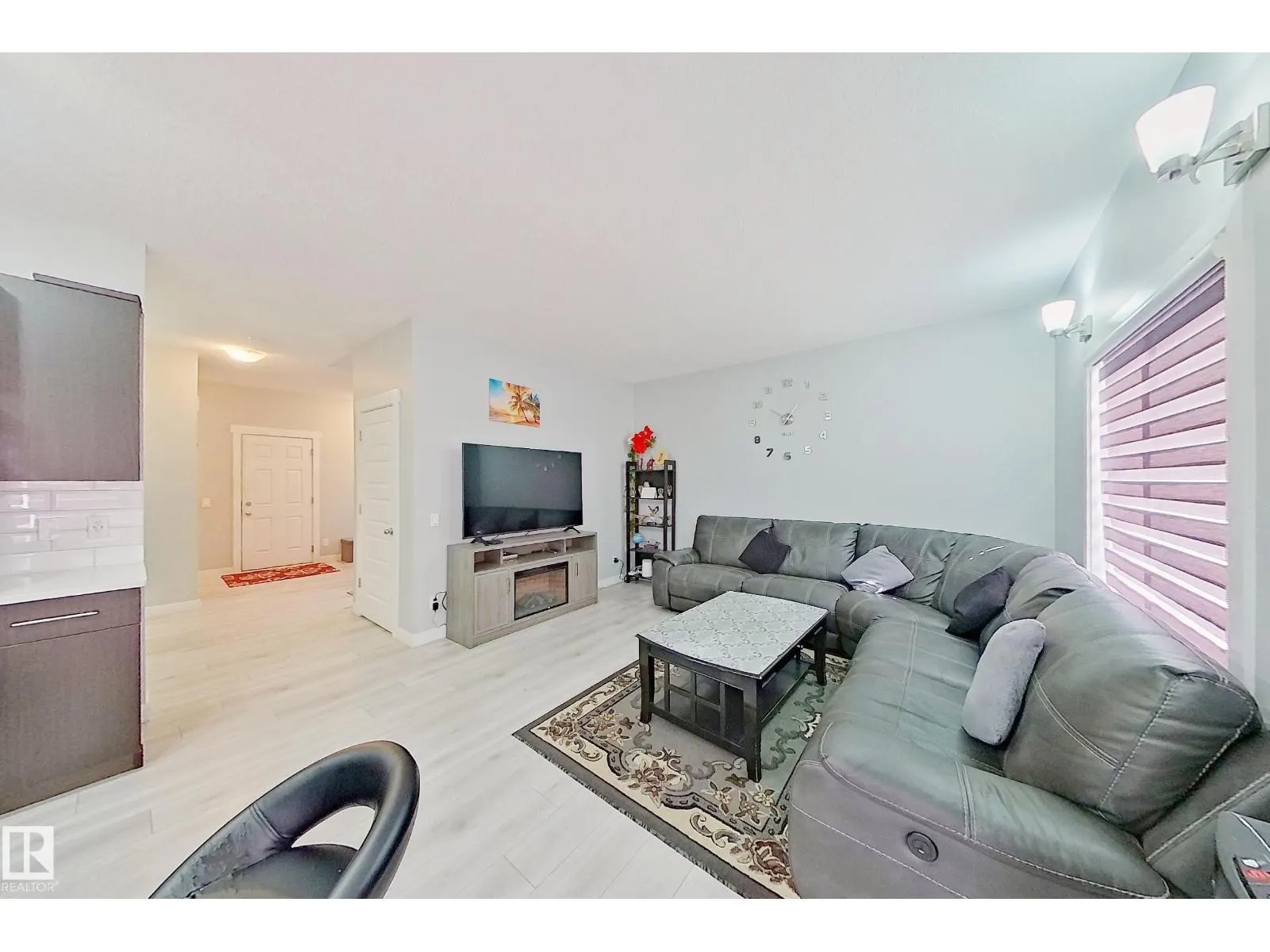 1221 27 ST NW