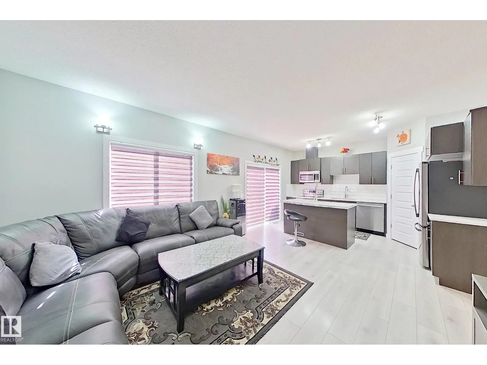 1221 27 ST NW