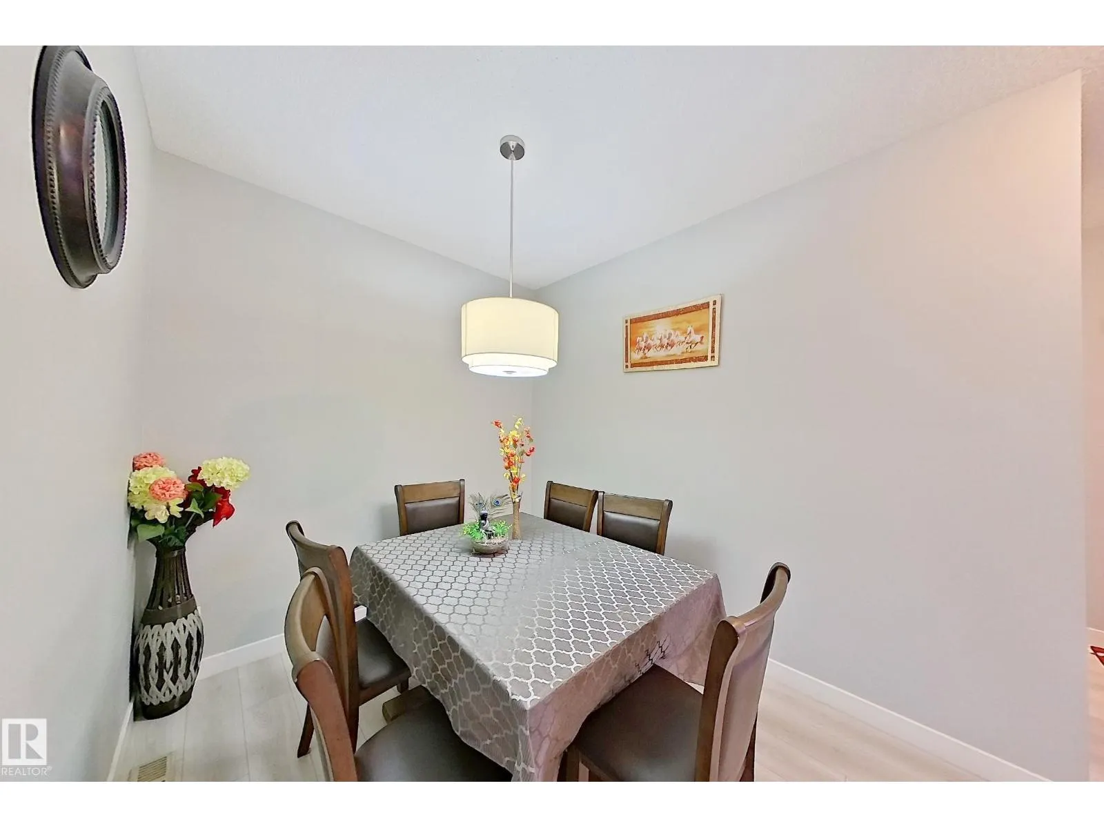 1221 27 ST NW