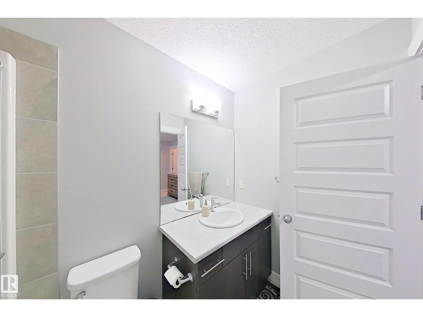 1221 27 ST NW