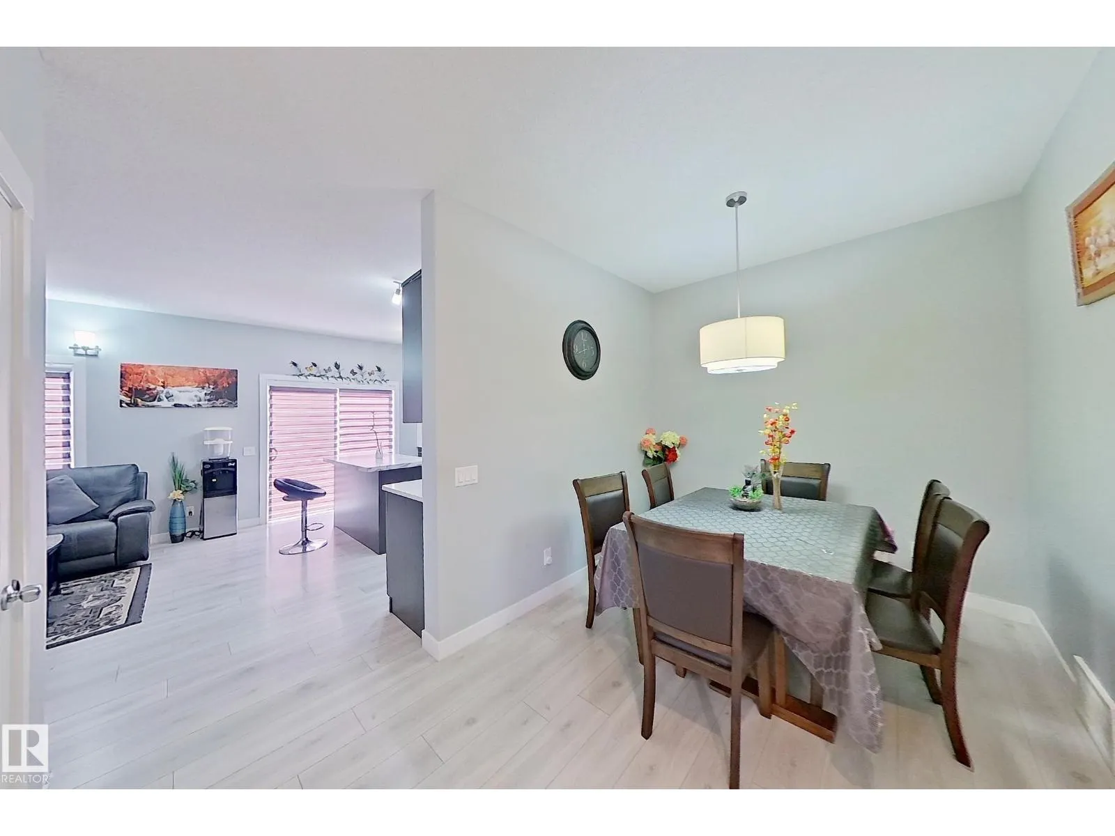 1221 27 ST NW