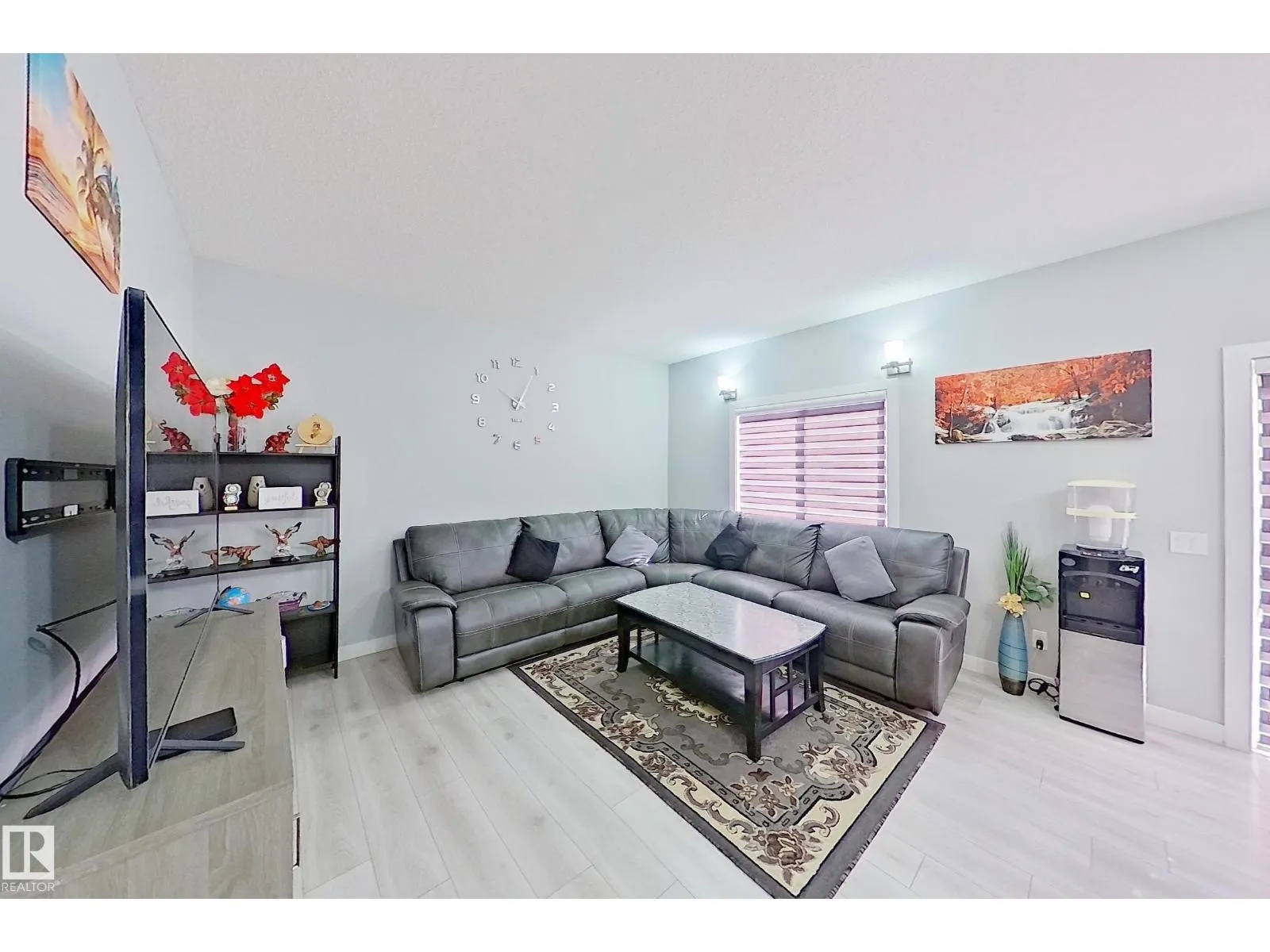1221 27 ST NW