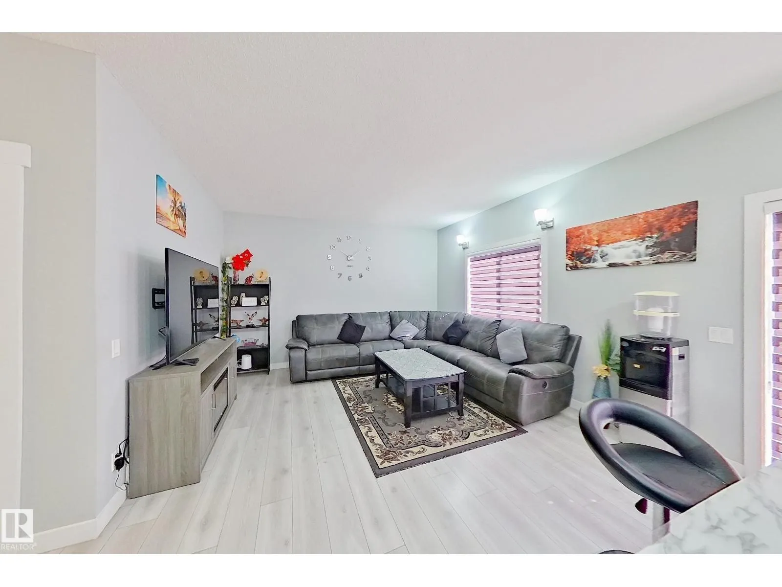 1221 27 ST NW