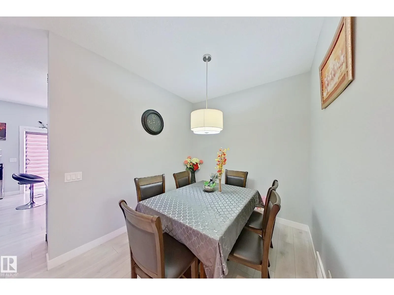 1221 27 ST NW