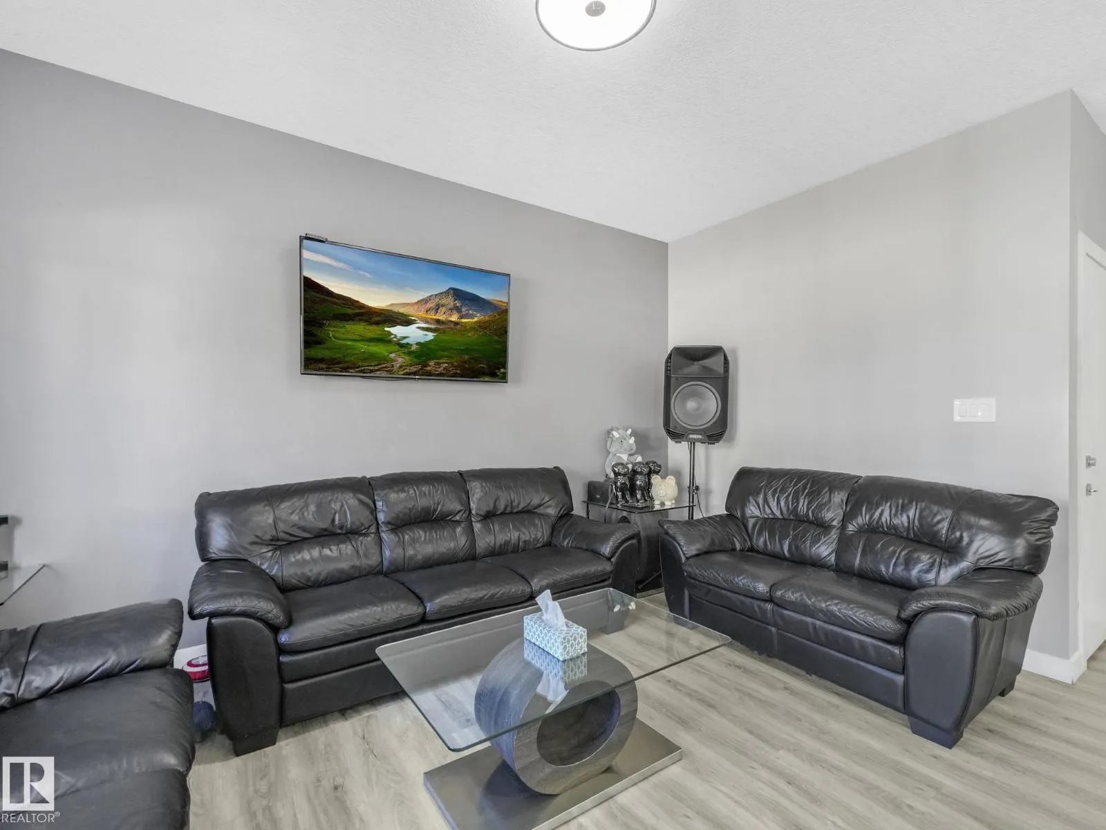 #29 1703 16 AV NW