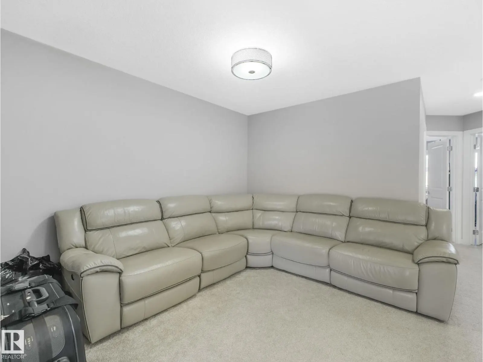 #29 1703 16 AV NW