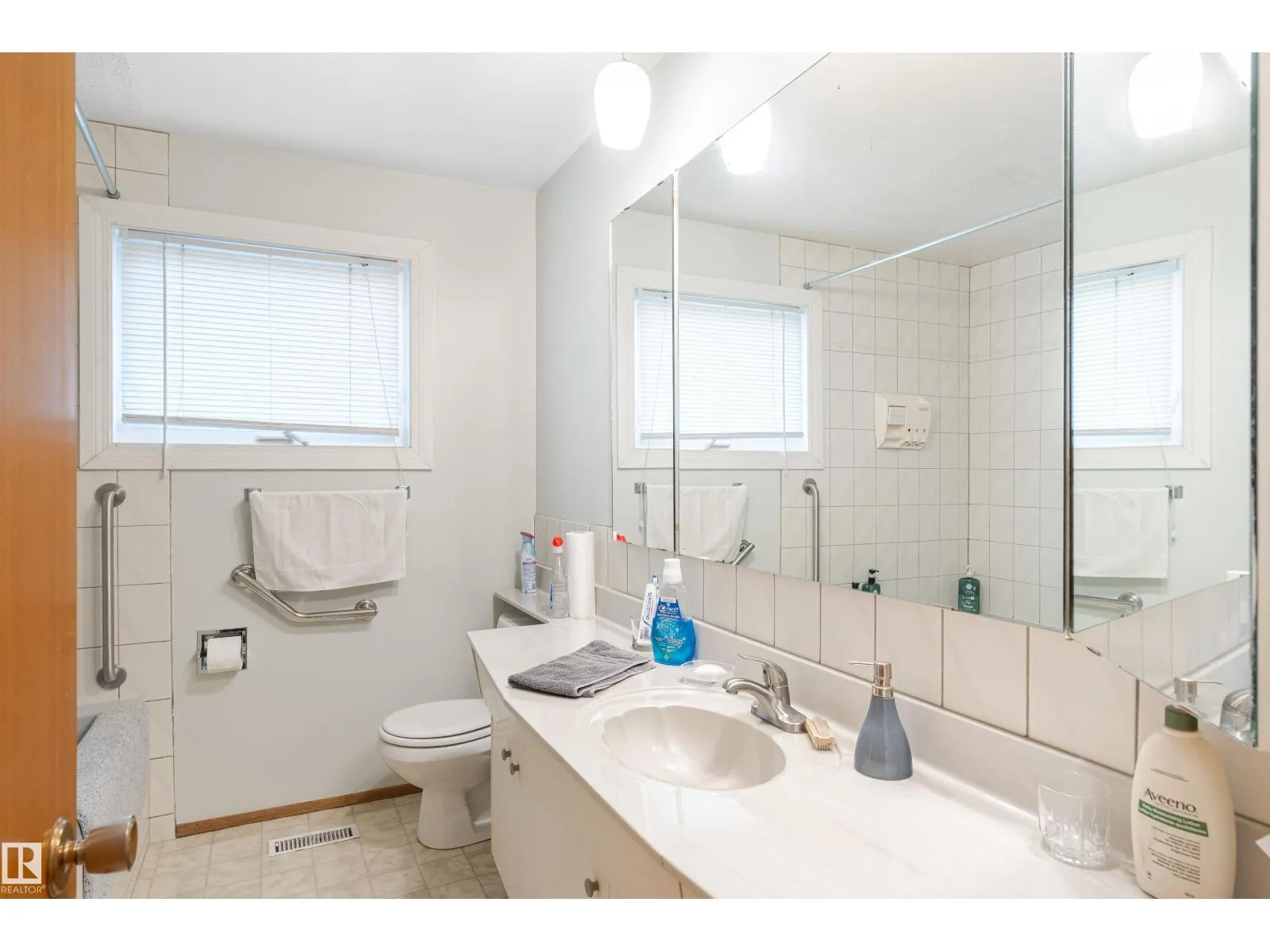 9718 76 AV NW