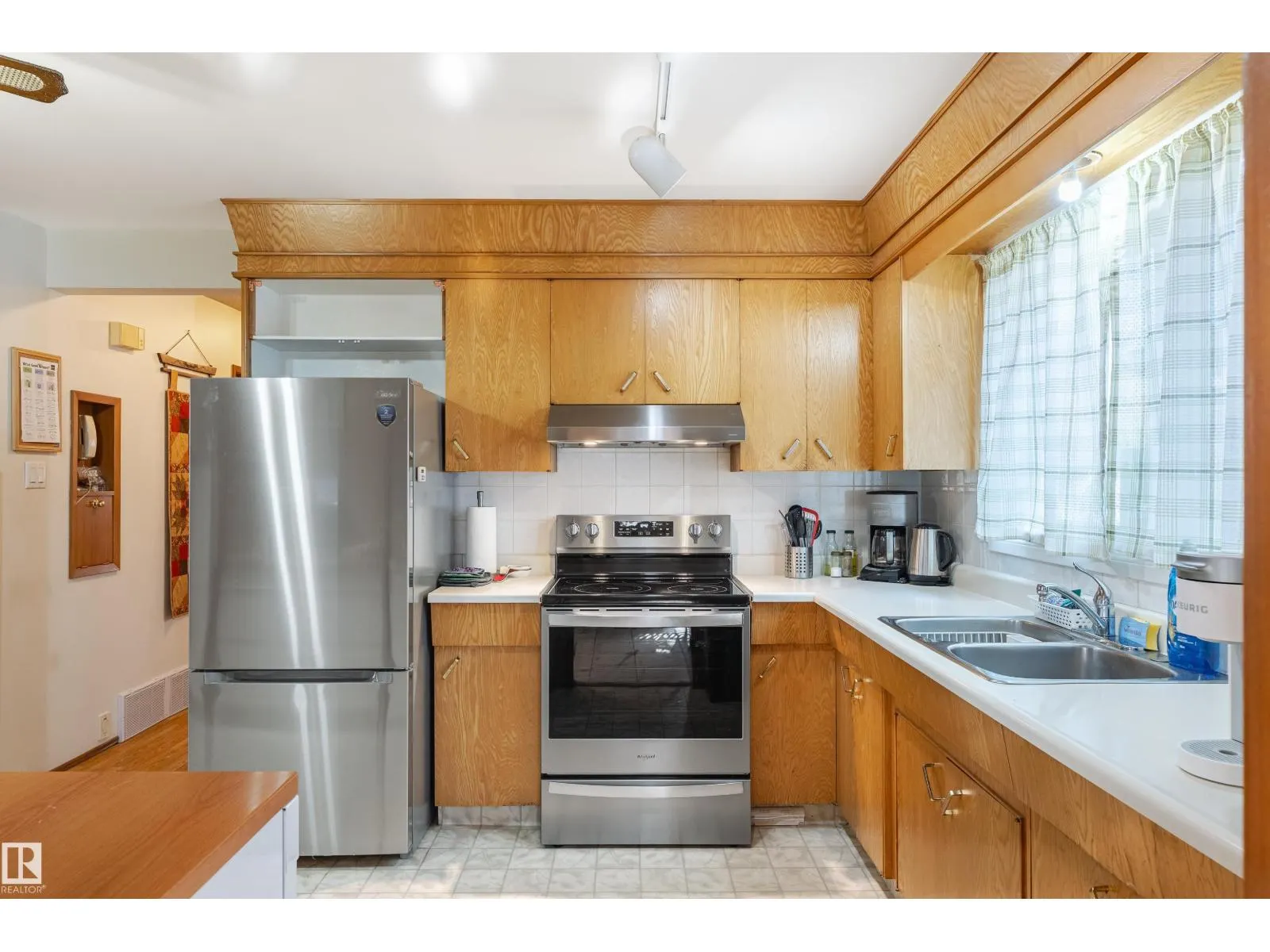 9718 76 AV NW