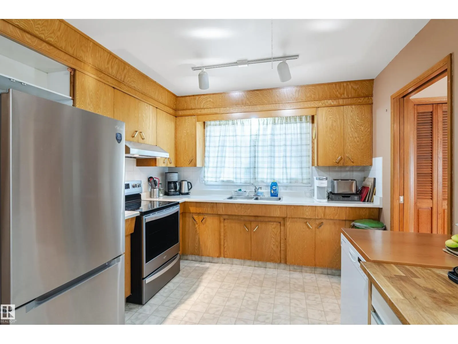 9718 76 AV NW