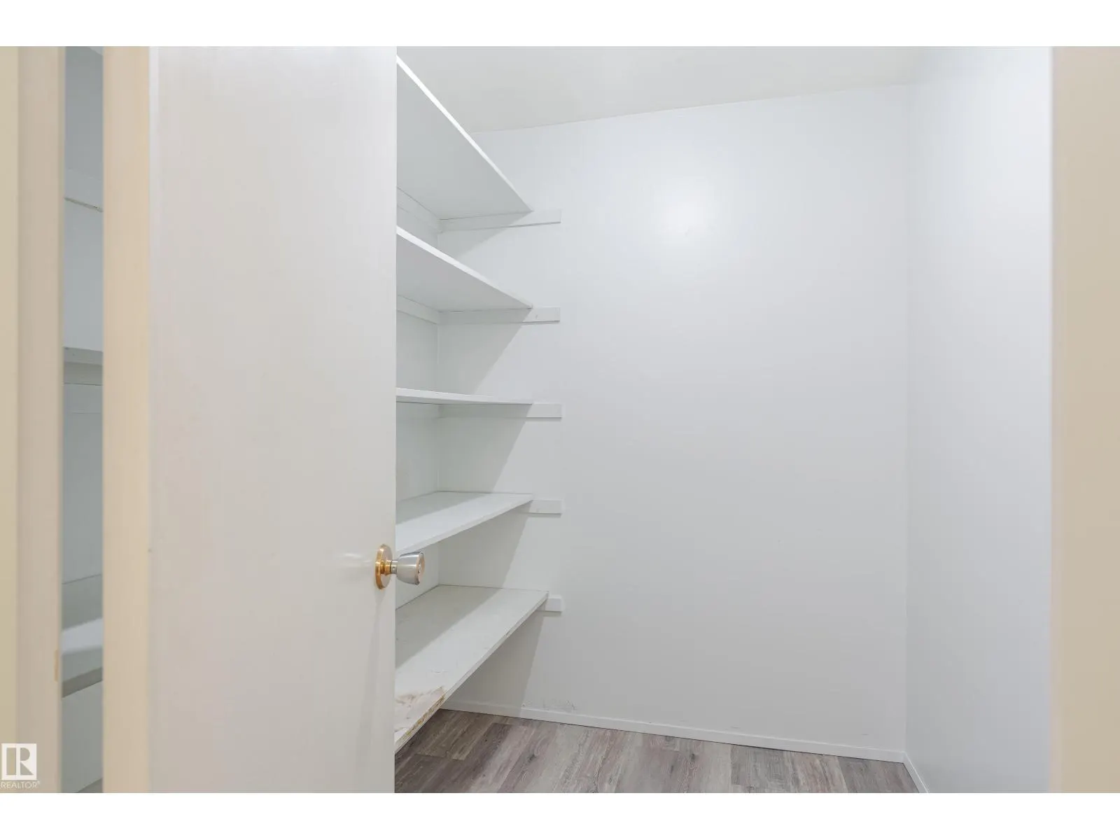 9718 76 AV NW