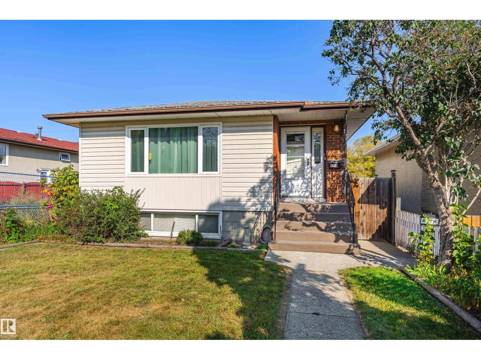 9718 76 AV NW