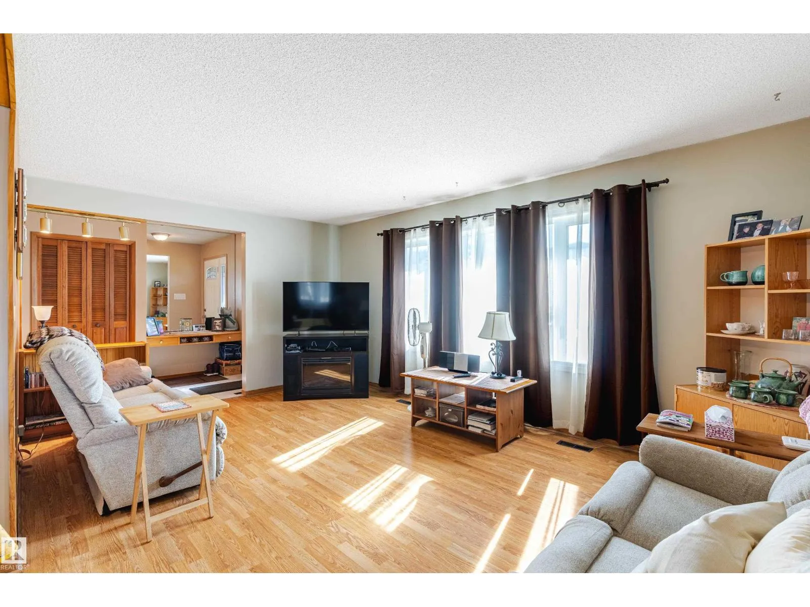 9718 76 AV NW