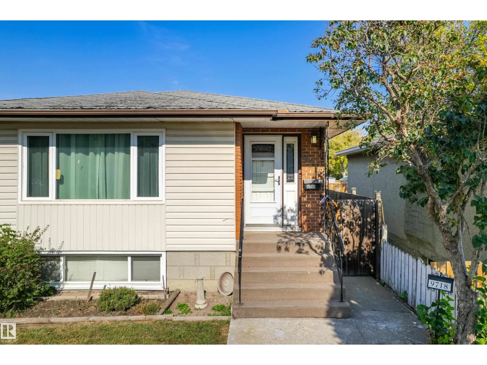 9718 76 AV NW