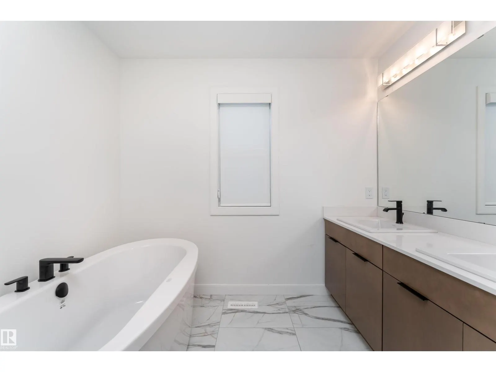 4204 HAWTHORN RO SW