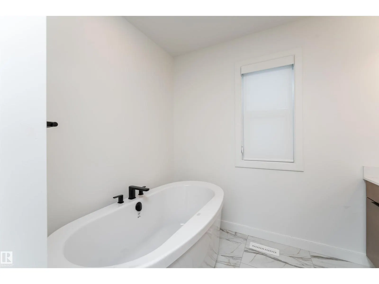 4204 HAWTHORN RO SW