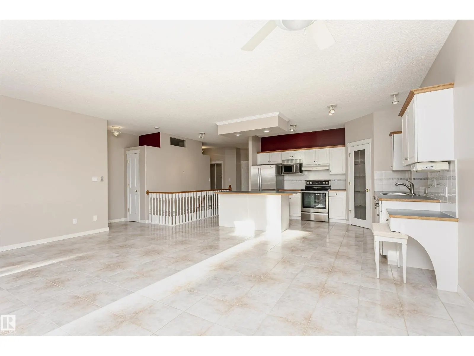 26 LONGVIEW PL
