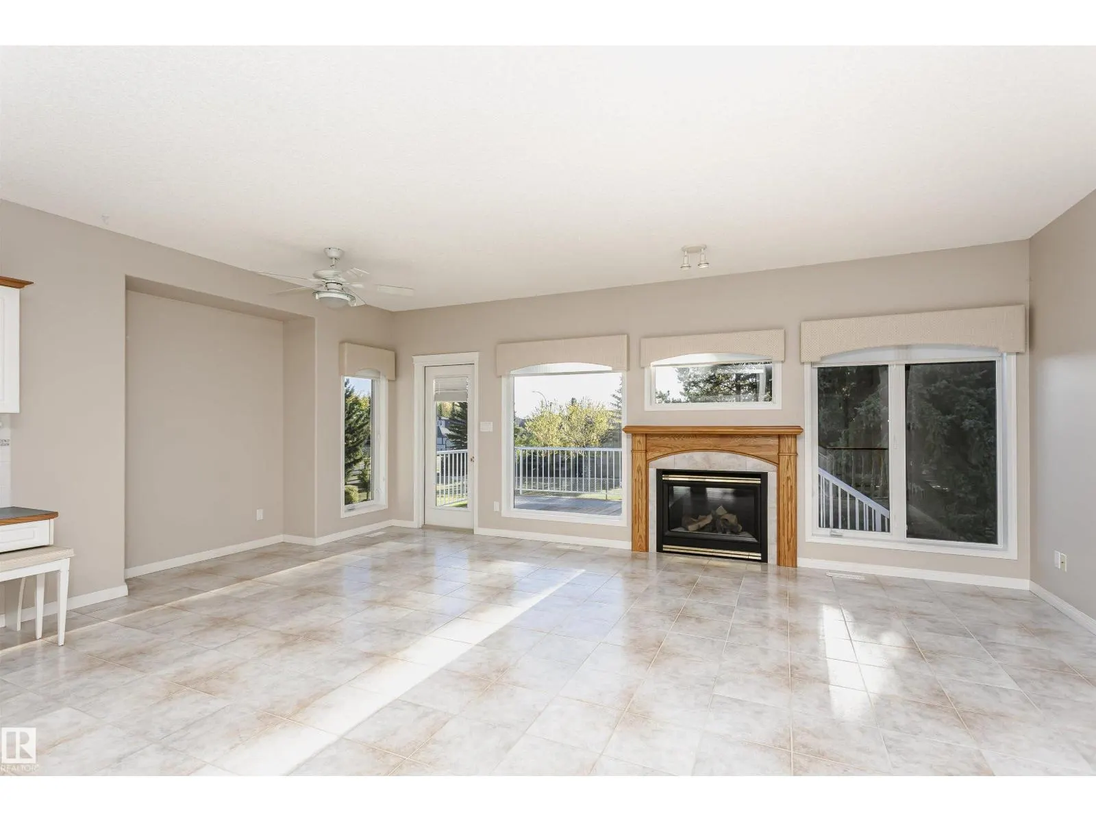 26 LONGVIEW PL