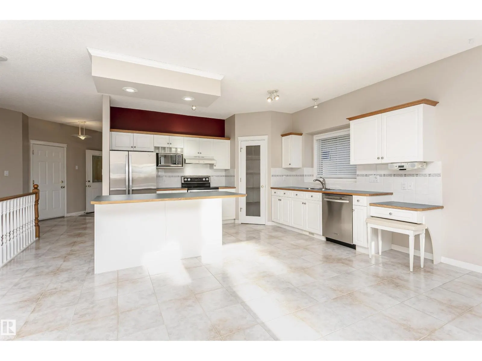 26 LONGVIEW PL