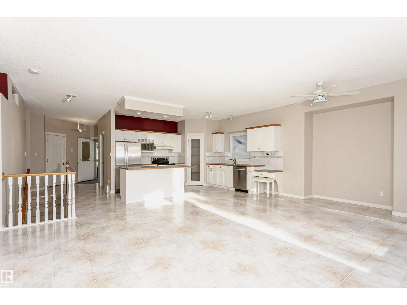 26 LONGVIEW PL