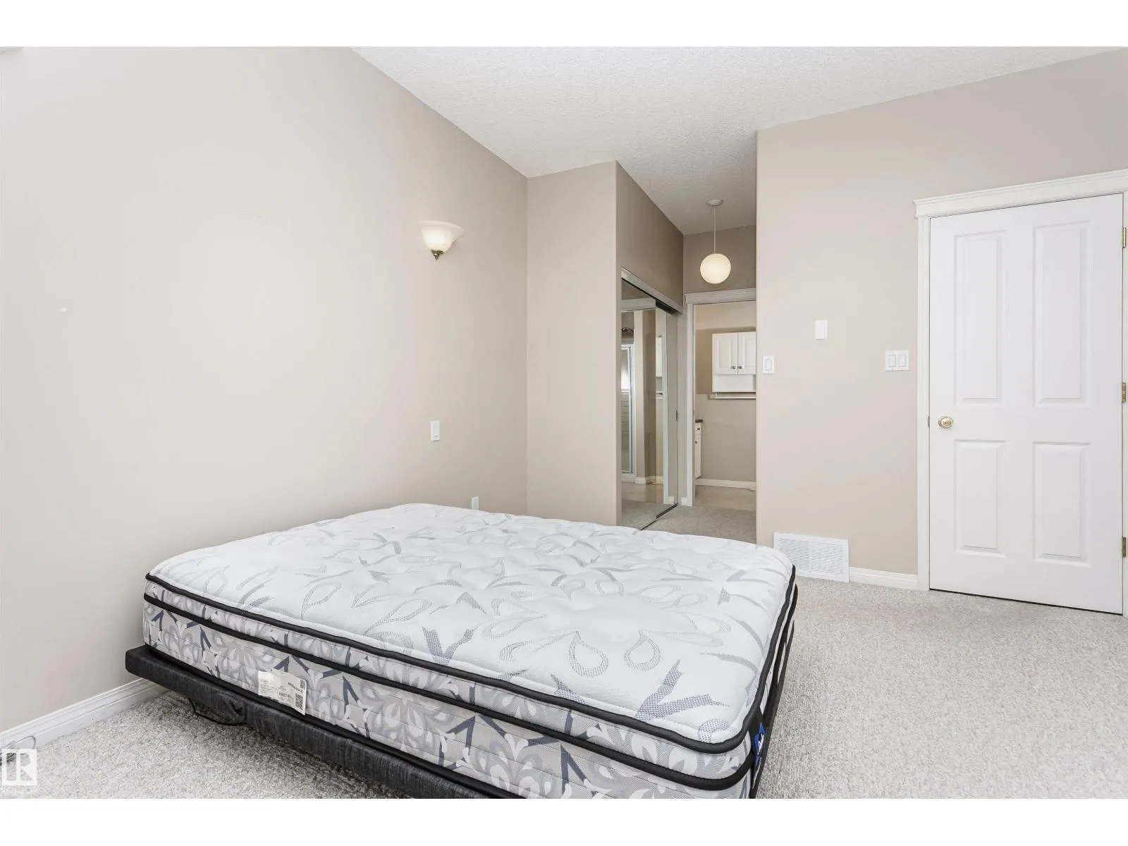 26 LONGVIEW PL