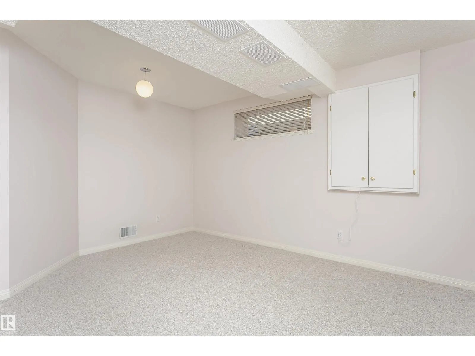 26 LONGVIEW PL