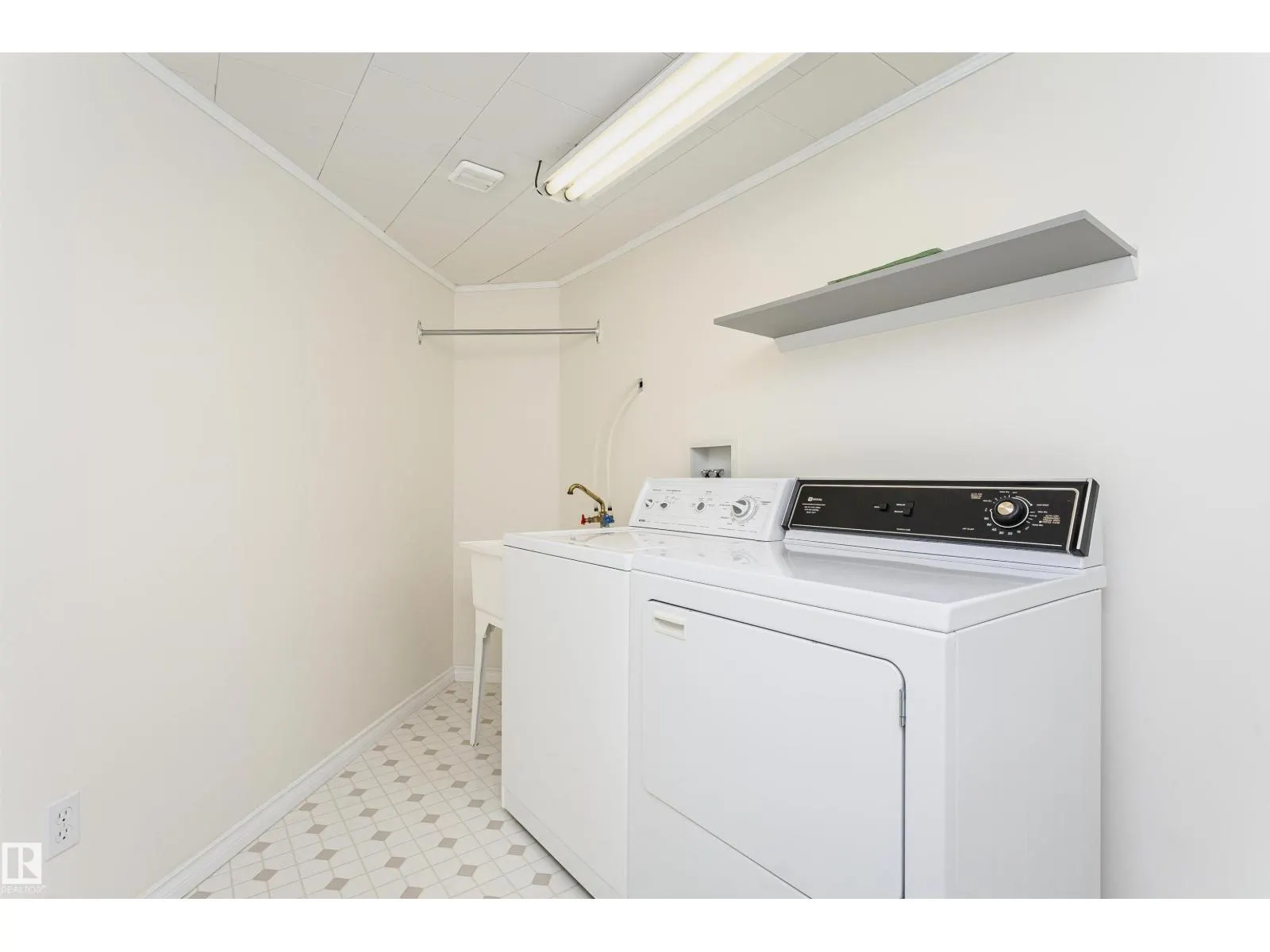26 LONGVIEW PL