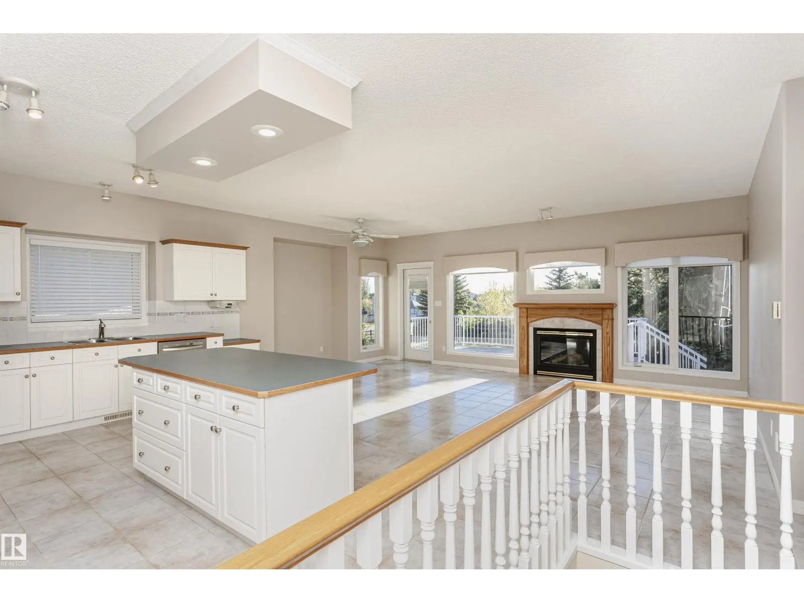 26 LONGVIEW PL