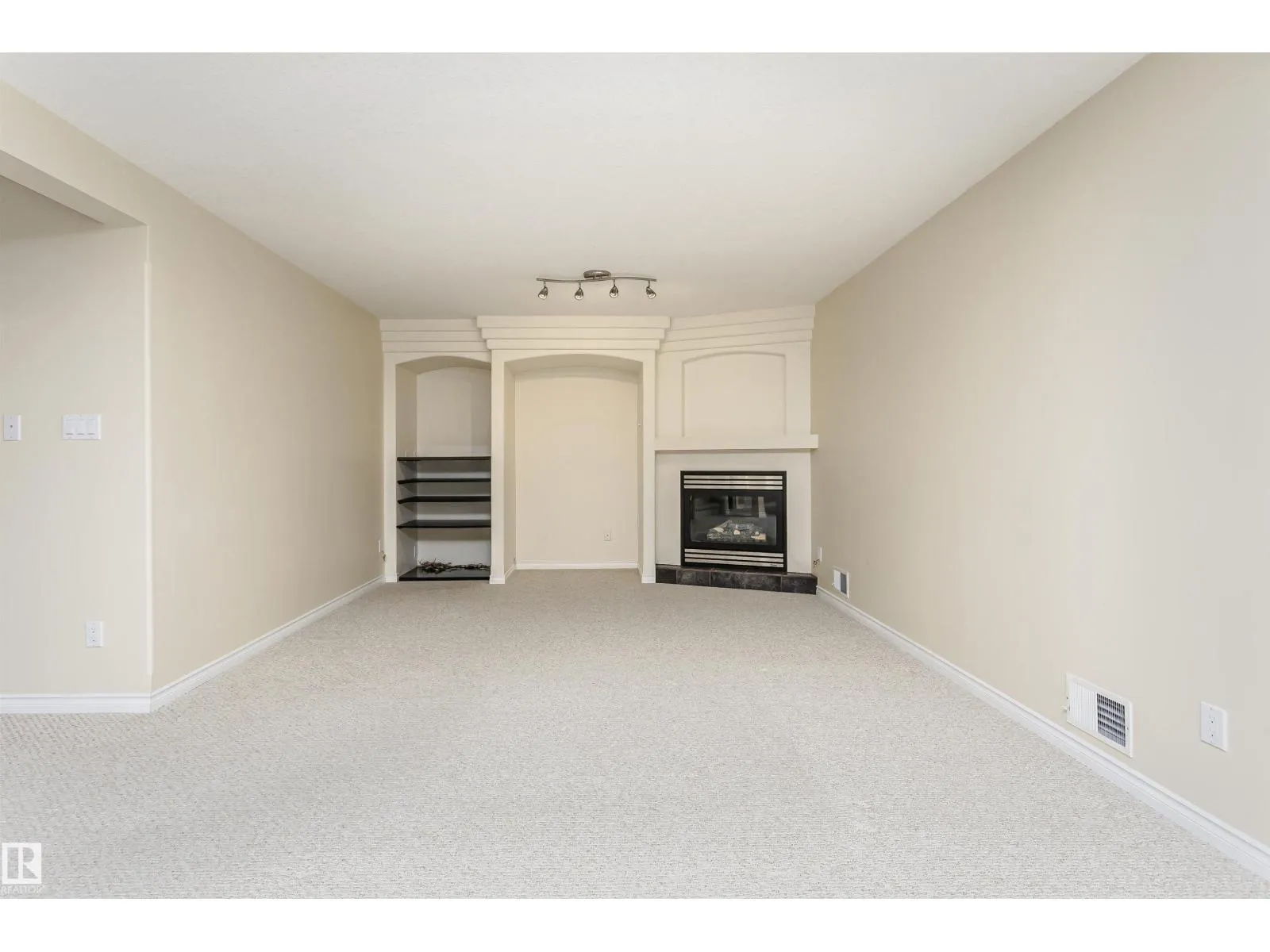 26 LONGVIEW PL