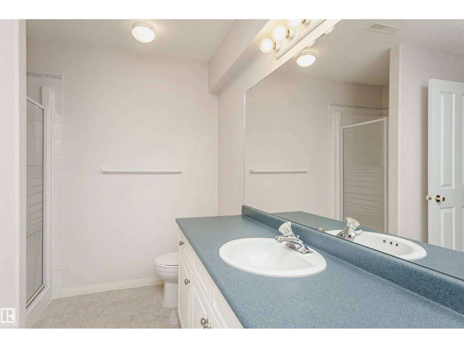 26 LONGVIEW PL