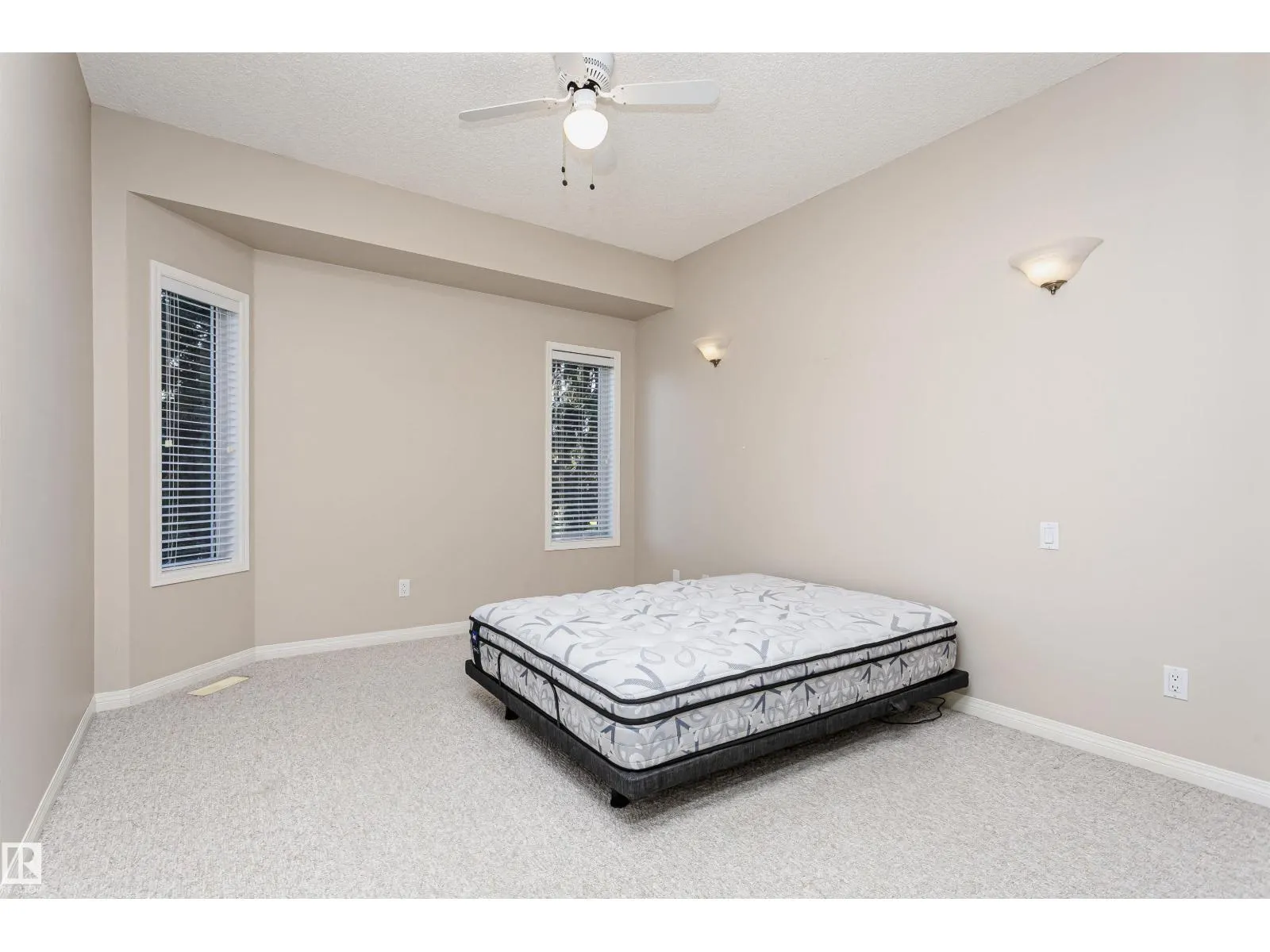 26 LONGVIEW PL