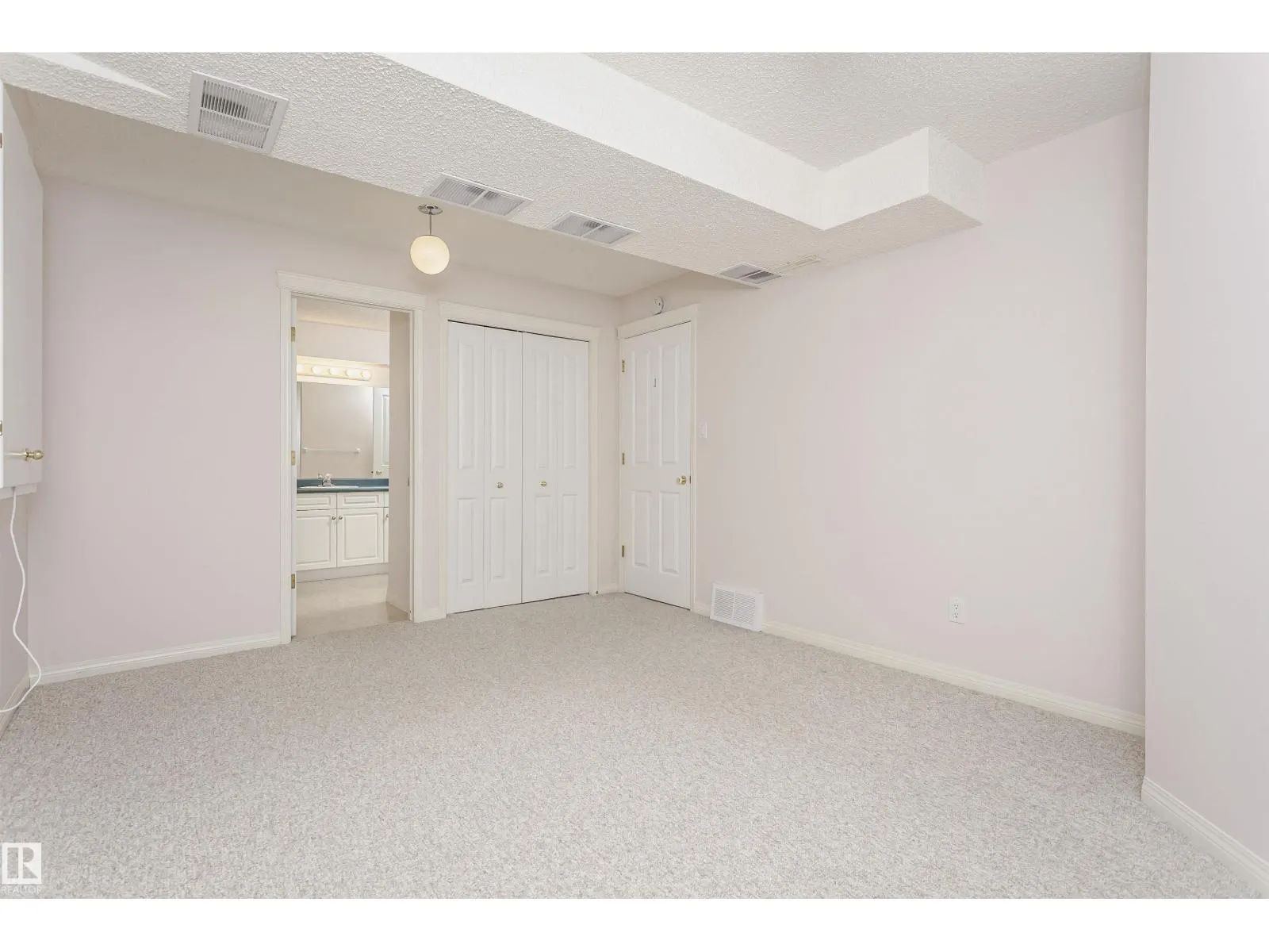 26 LONGVIEW PL