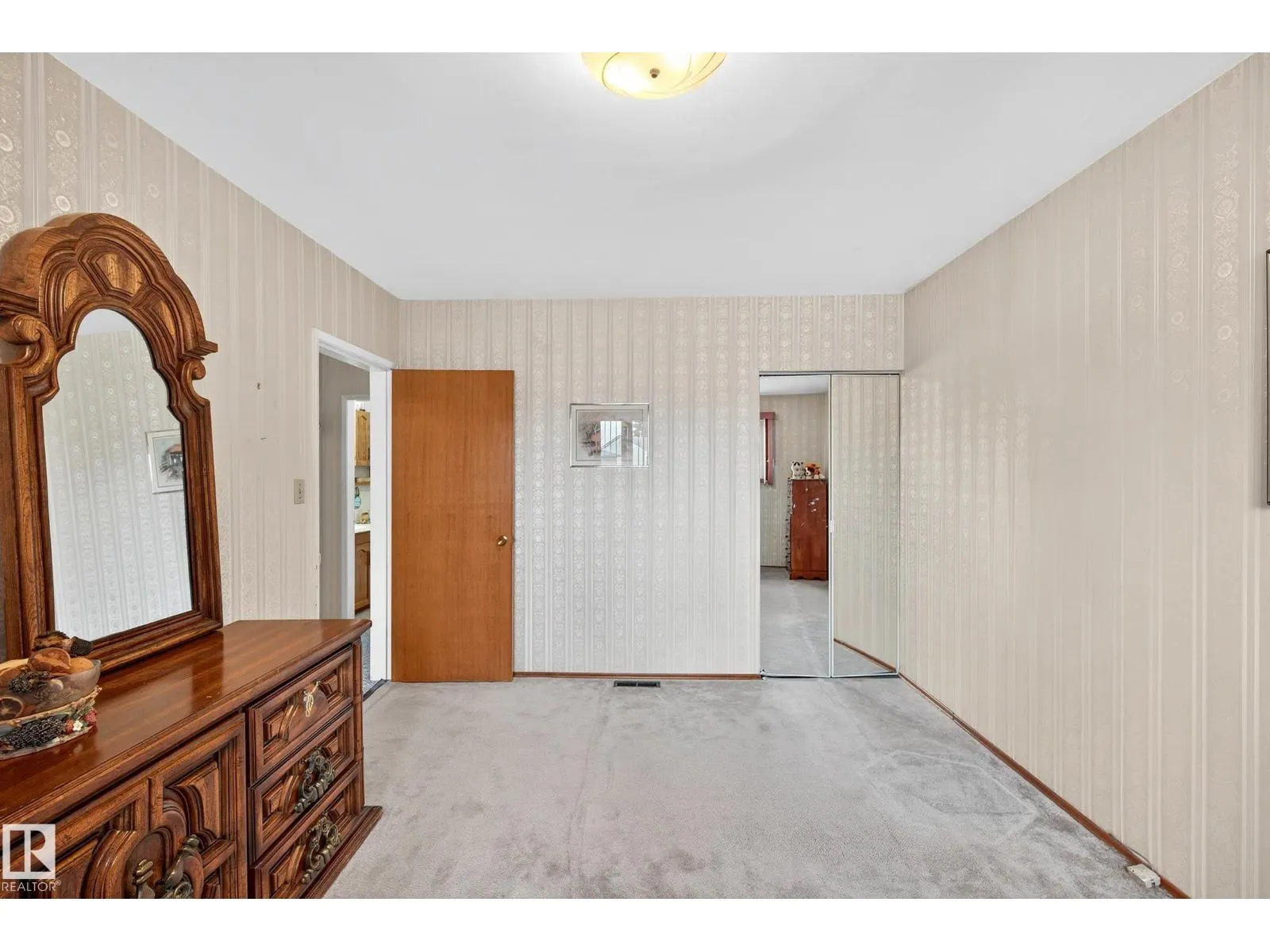 10527 133 AV NW
