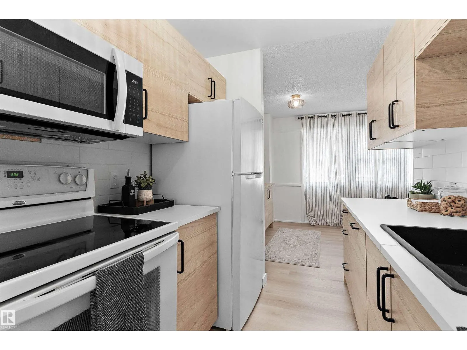 717 VILLAGE ON THE GREEN GR NW