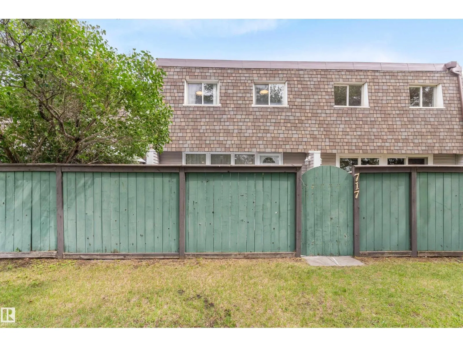 717 VILLAGE ON THE GREEN GR NW