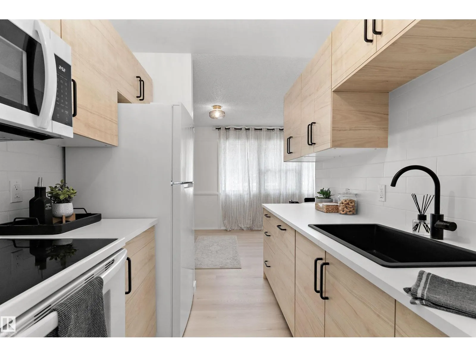 717 VILLAGE ON THE GREEN GR NW