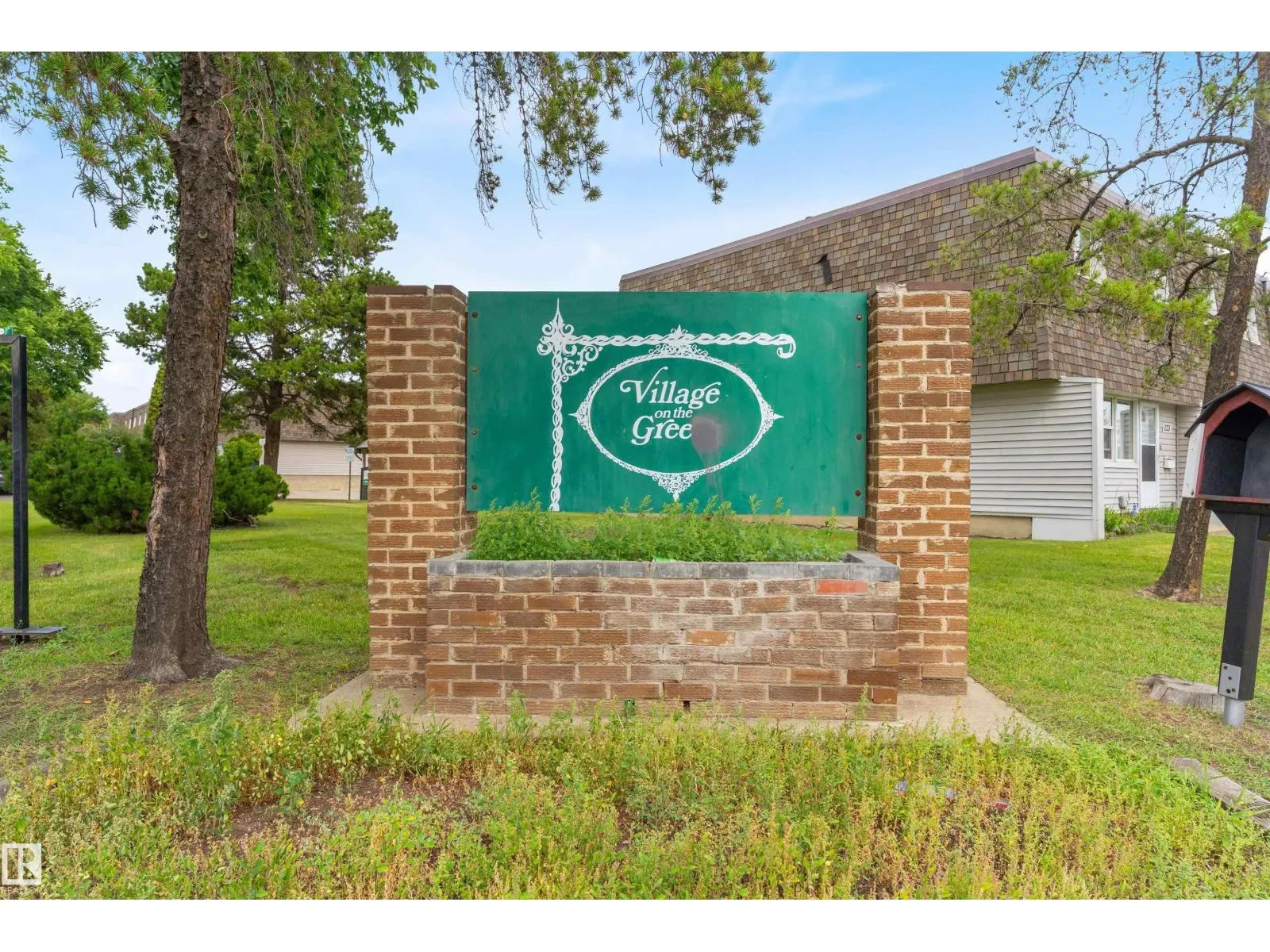717 VILLAGE ON THE GREEN GR NW