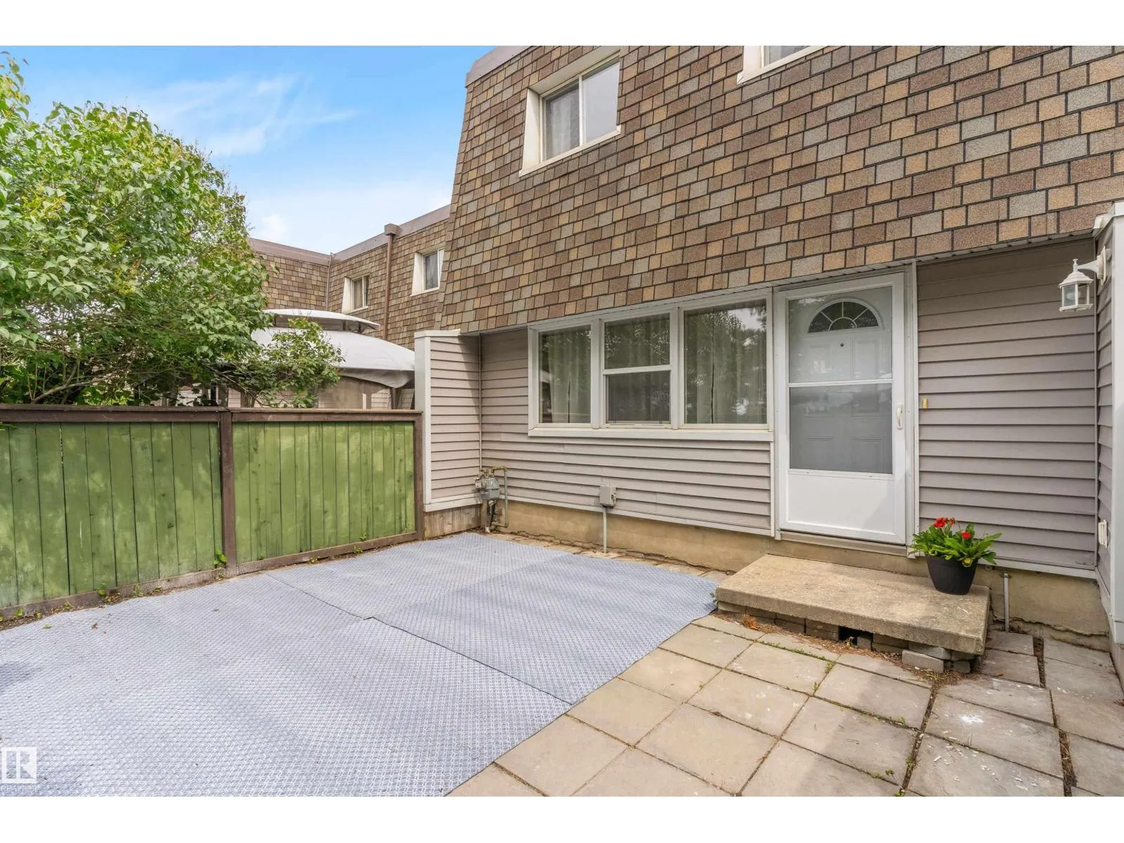 717 VILLAGE ON THE GREEN GR NW