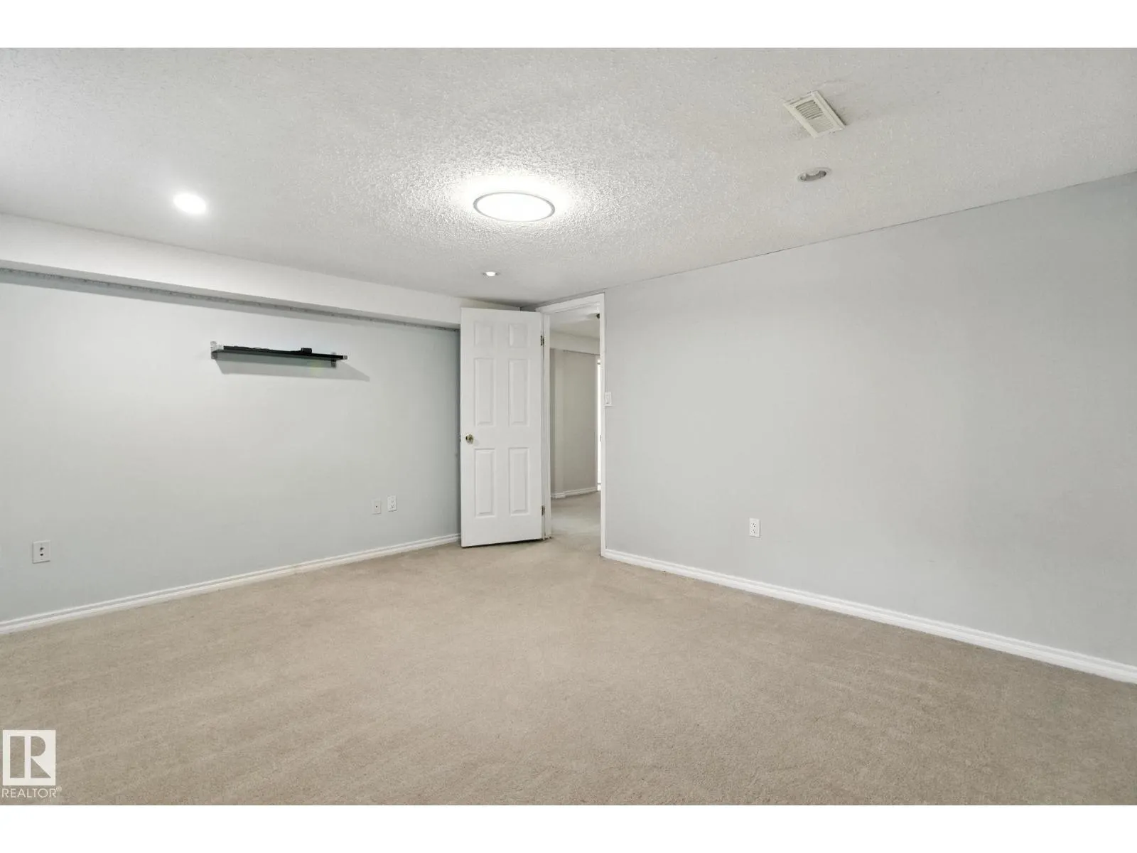 18008 61 AV NW