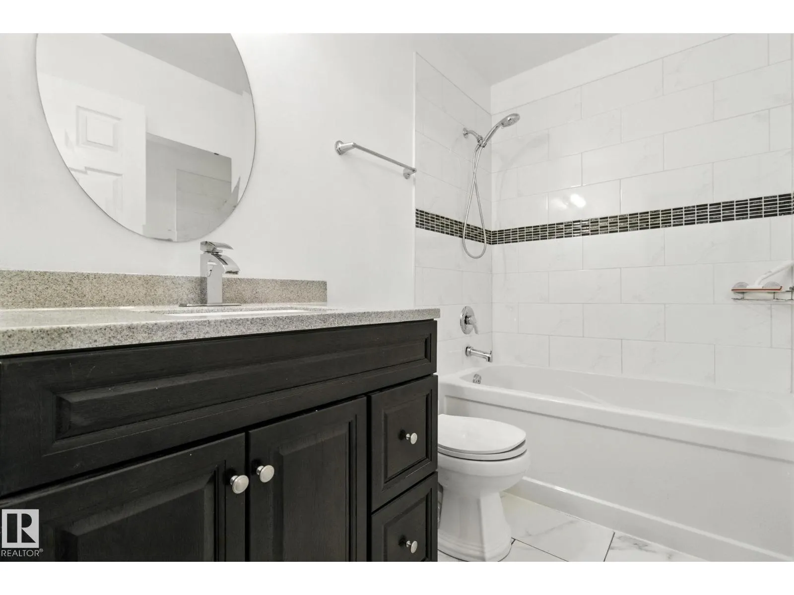 18008 61 AV NW