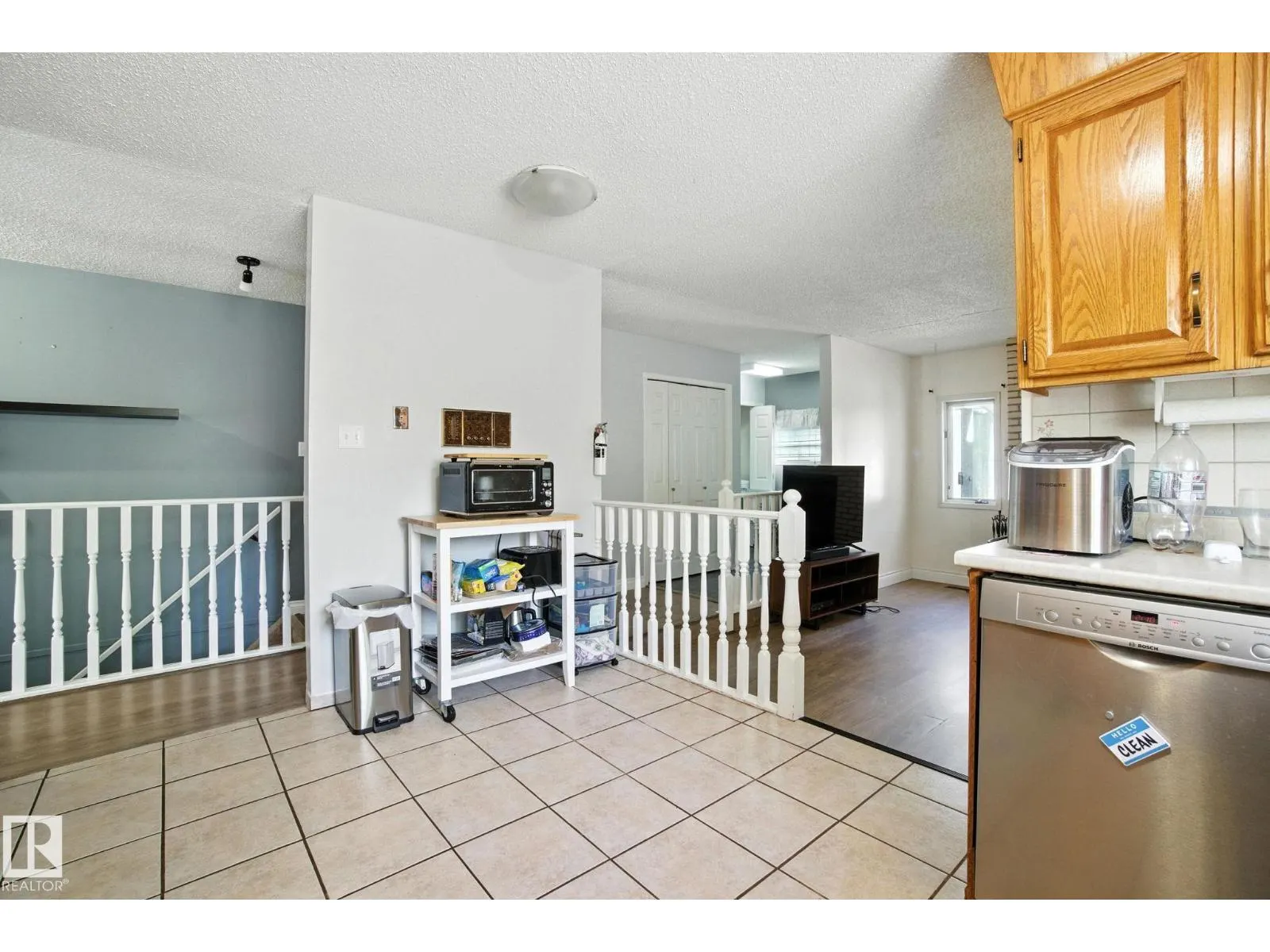 18008 61 AV NW