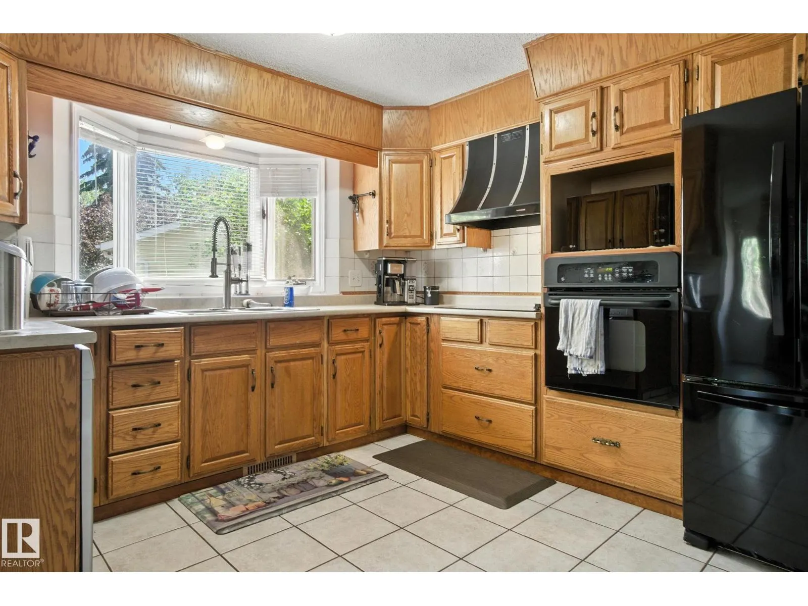 18008 61 AV NW