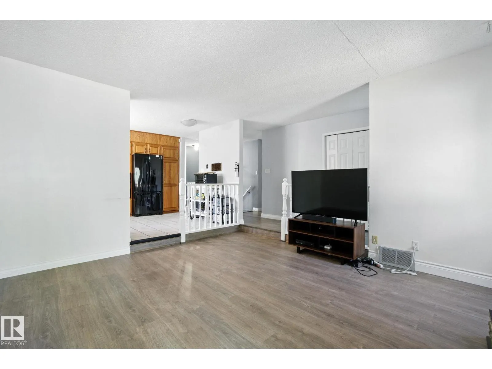 18008 61 AV NW