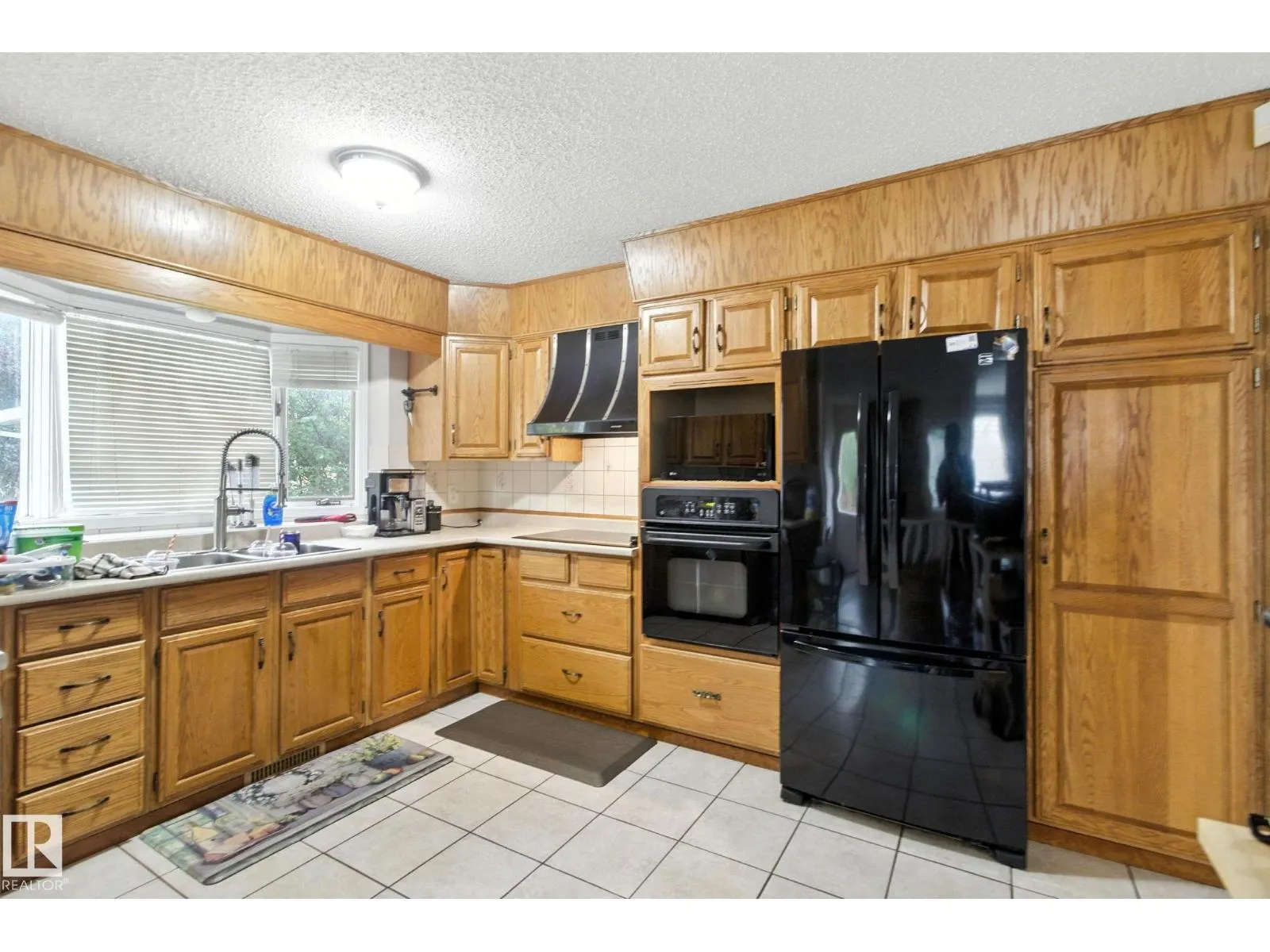 18008 61 AV NW