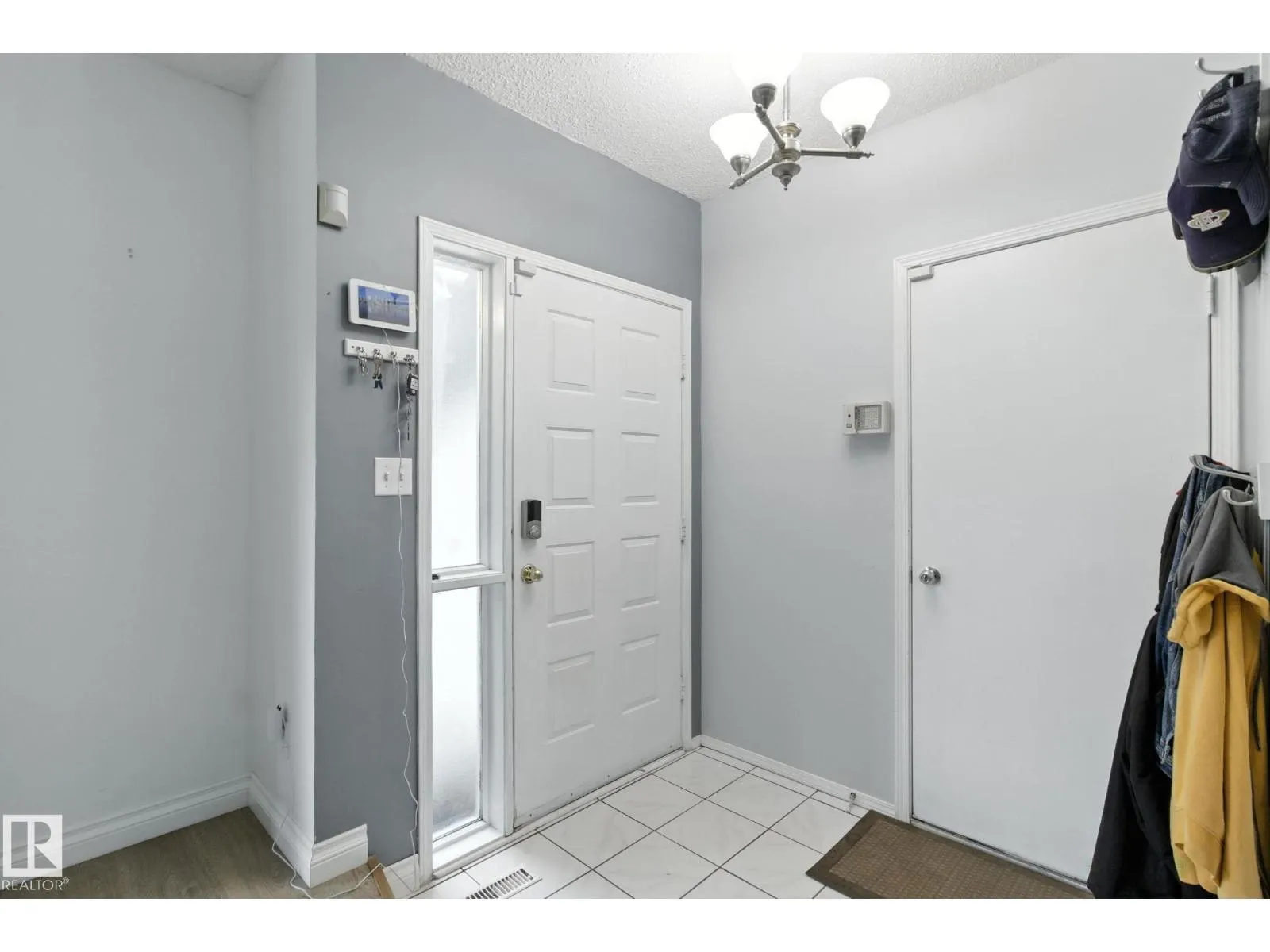 18008 61 AV NW
