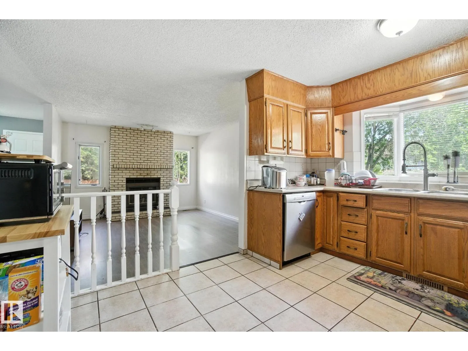 18008 61 AV NW
