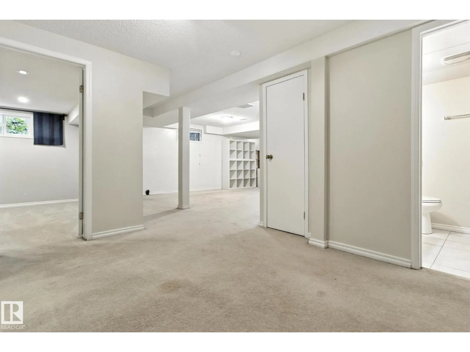 18008 61 AV NW